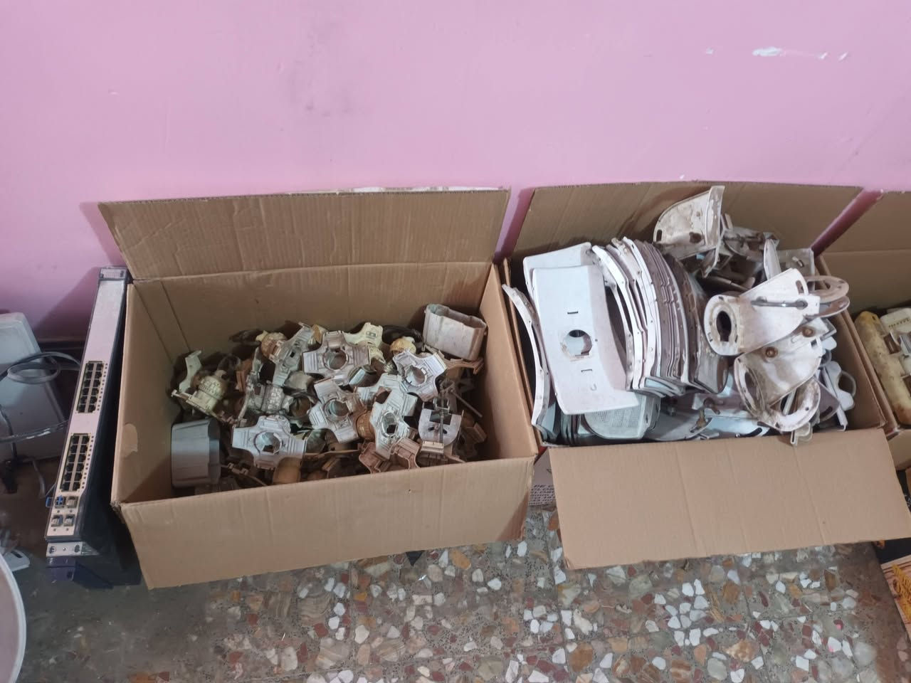 سلام عليكم متوفر برج كامل لبيع
حديد 18 متر
سكاتر عدد 3 مع 912
دش 30 عدد 2 مع 912
عاكسه 850 شغاله 
___________________________
بور بيم عدد 30 قطعة 
لايت بيم عدد 25 قطعة 
نانوات ام فايف اكس ام عدد 20 قطعة 
نانوات ام تو عدد 15 قطعة 
نانوات ام فايف اكس دبليو عدد 5
دعسوقه استلام عدد 1
روكت اكس ام عدد 1
متوفر سسكوات
سسكو NETGEAR GS724T مع اسفيات 2 
سسكو  Cisco 3750G مع اسفيات 2 
ابيع كميات مابيع كم قطعة 
متوفر توصيل 
عنواني بغداد 
رقمي لتواصل وتساب *********** وتصال
