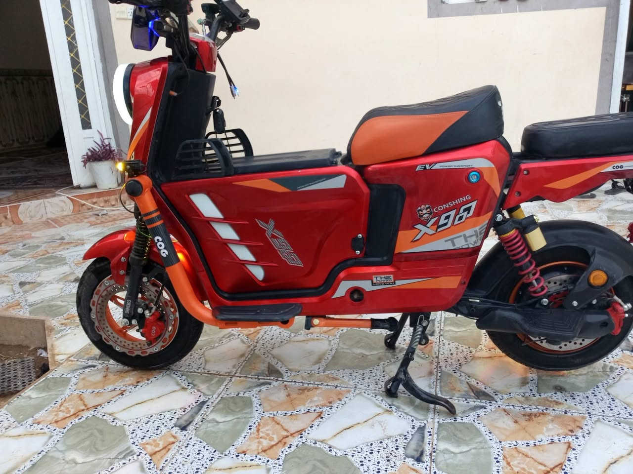 سلام عليكم دراجه شحن للبيع
دراجه نضافته 97/٪100   

سعره 500 وبيه مجال 

الدراجه واضحه بصور والجديد مبين مابيه 
اي عيوب دراجه كلش حلوه 

خمس بطاريات  اربع نمر  +ترجع عل بك 

تصال على الرقم ***********

مكاني ديالى دلي عباس
