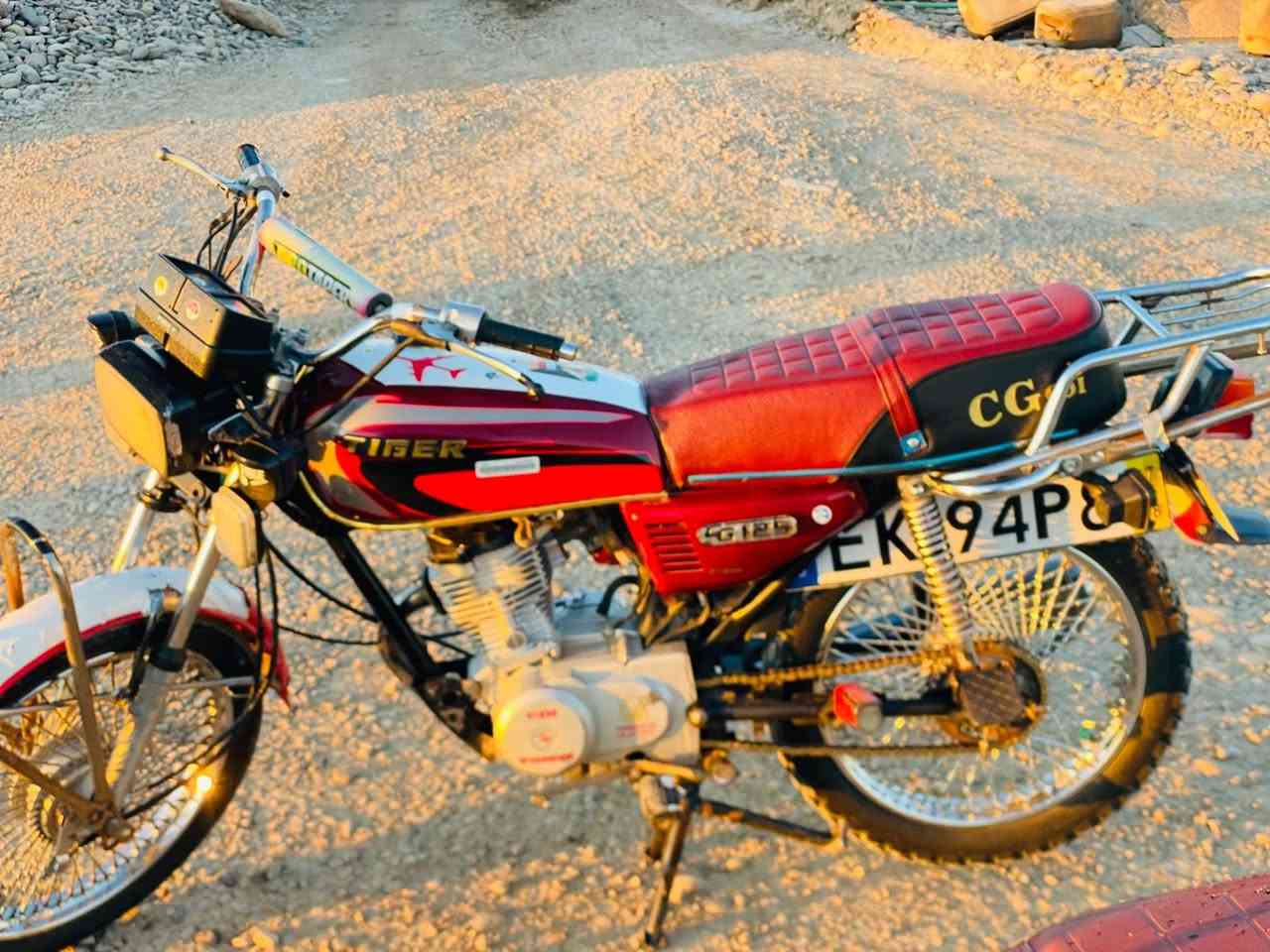 السلام عليكم 
تايكر للبيع 
موديل 20 
نضافه فول 
كهربائيات شغاله كله 
مفتوح 
السعر 400 وبي مجال


**إذا كنت صاحب هذا الإعلان وتريد حذفه لأي سبب، رجاءا أرسل رسالة إلى الدعم الفني**