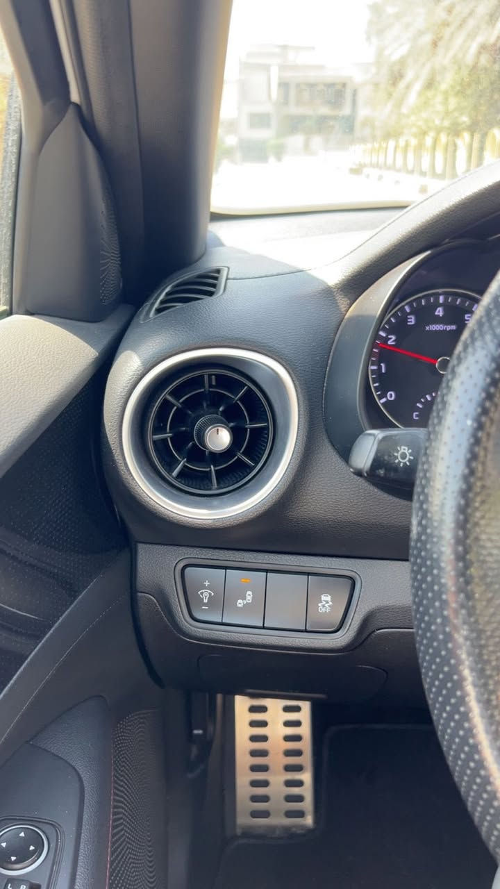 السلام عليكم فورتي 2023 
فول مواصفات واحد علا واحد 
جيتي لاين  سياره جديده كلش 
ماشيه 50 الف 
حادثه دعاميه خلفيه 
صور الحادث 
وصور السونار داخل المنشور 
العنوان بغداد الغزاليه 
***********
