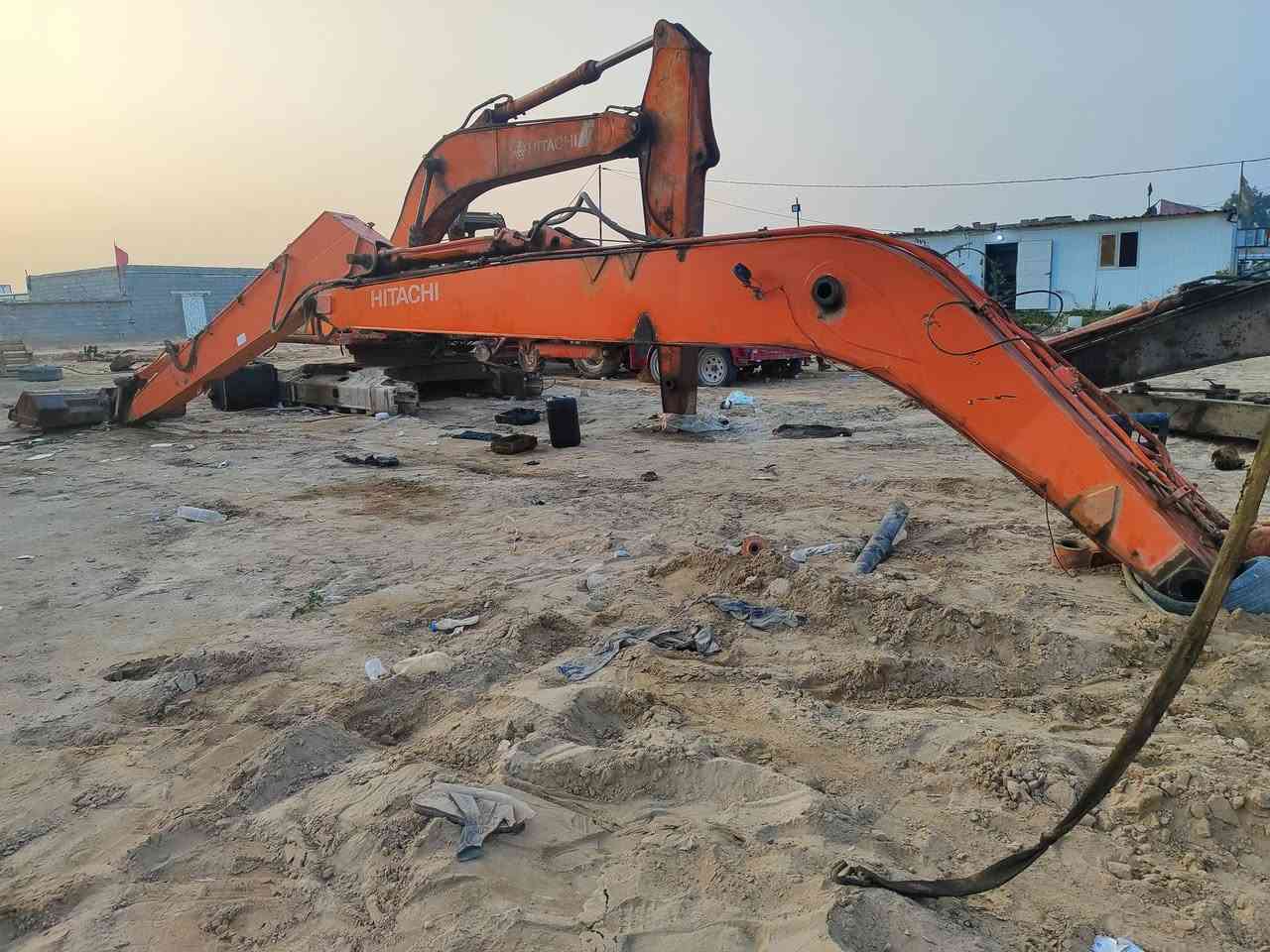 اللهم صل على محمد وال محمد للبيع جب طويل حفاره هيتاشي ياباني اصلي ١٤ متر يرهم على كل الحفارات من حجم ١٨٠ إلى حجم ٢٤٠ فايف زت عادي  زت ثري بي فايف جي فايف حياهم الله الطيبين العنوان كربلاء المقدسه شارع كربلاء نجف عمود ٩٧٣ رقم تلفون ***********
