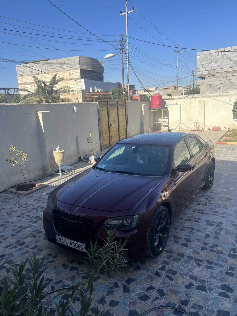 السلام اوباما كرايسلر موديل ٢٣ اصل s 
وارد امريكي حادث صفحة السايق بابين تبديل وجاملغ الكدام صبغ 
رقم بغداد الجديد سنوية باسمي 
لون كرزي مميز شذرة 
مضخم صوت 
حساسات امامي خلفي
نقطة عمياء 
بانوراما 
اشارة مري 
نظام سبورت 
تشغيل عن بعد
اي سيرفس بالعينة ما مشتغل 
سعر ٢٩٠ 
مكاني بصرة للتواصل : ***********
