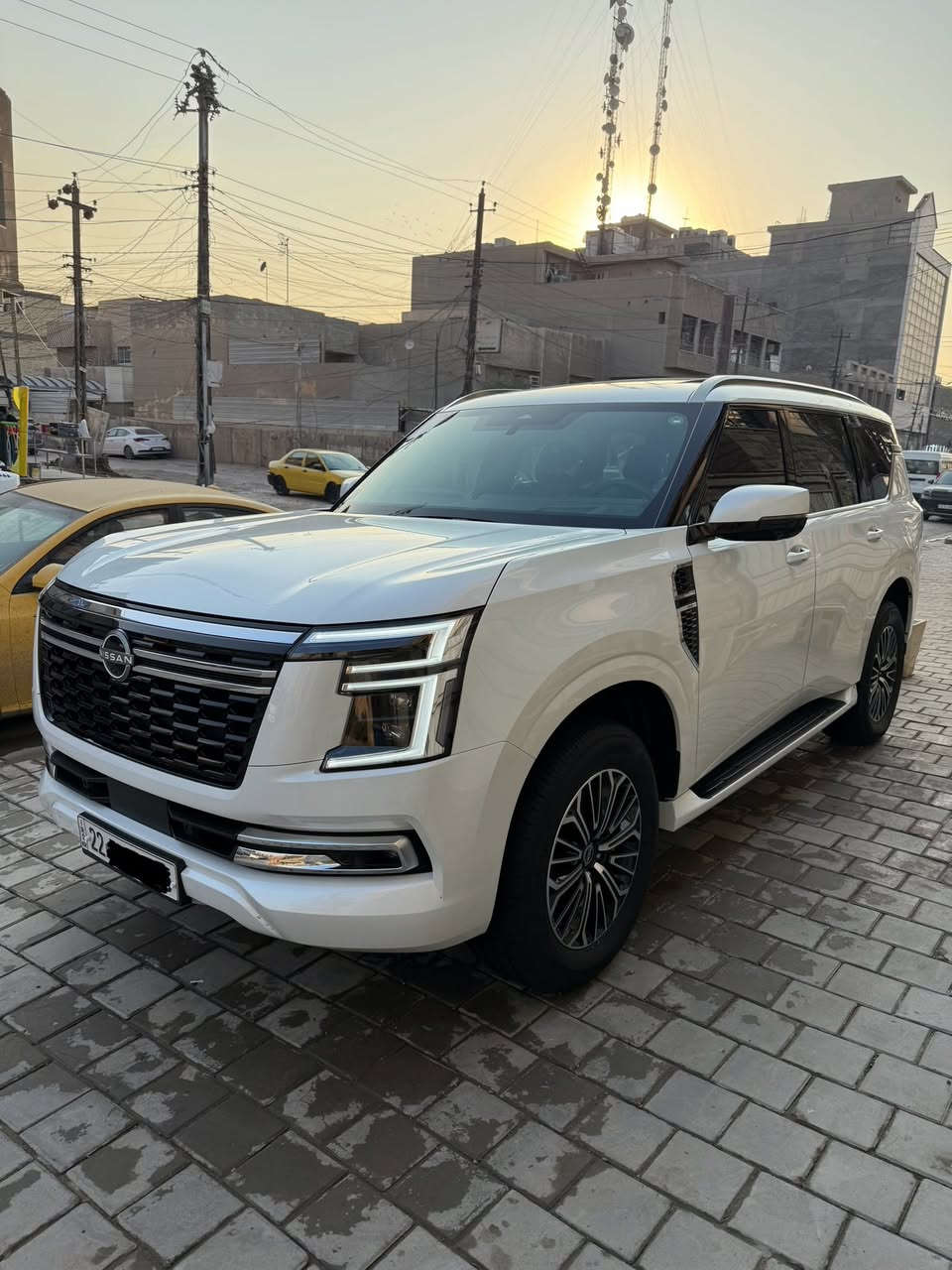 السلام عليكم 
للبيع نيسان باترول 2025 فئه بلاتينيوم اعلى فئه محرك 3.8 تنفس طبيعي ماشيه 3 الف اخت الزيرو رقم اربيل بسمي السياره مضلله وبيهه سنويه يالتضليل مواصفات اعلى فئه شنو البالك بيهه كشنات مساج كهرباء تدفئه تبريد كشن خزن ميموري داخل احمر واسود دتاشو مرايه تعتيم وبيه هواي بيهه مواصفات السياره غنيه عن التعريف وراقيه بمعنى الكلمه للستفسار الاتصال *********** مكاني بغداد الجديدة حي المعلمين للبيع او الامراوس حسب القناعه
