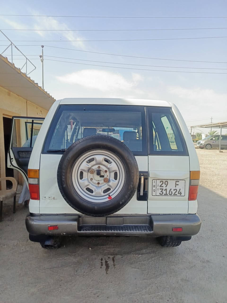 للبيع ازوزه موديل 2001 رقم انكليزي واسط السعر 65وبيه مجال قليل السياره خير من الله التواصل علا الرقم *********** المكان بابل الحمزه الغربي
