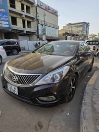 هونداي ازيرا 2014 خليجي بيها بس دعامية امامي صبغ وشوي بلهلال  وبيها با...