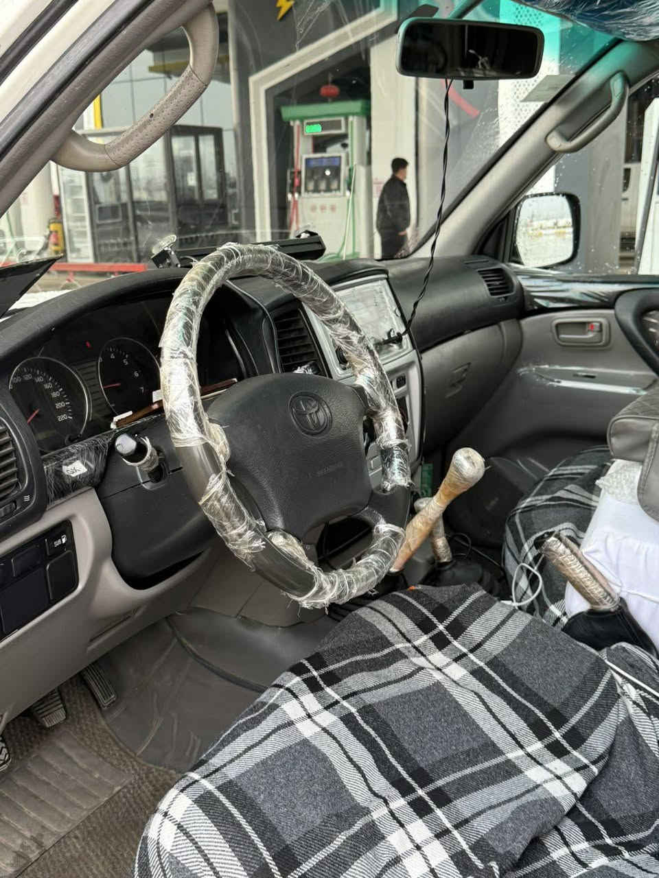 تـــــــاقانە🏷
مــــــــۆنیکا 2003  بێ ڕەقەم علووج
فـول عادیـە جام کارەبایە
پـــەلە پەڵە بۆیاغی هەیە
سەقفوو شان بـــــەشەرتە
یـــــــێک دینار مــــەسروفی تـێدا نیە
گـــــێڕ مـەکیـنە ئـەکسل بـەشـەرتە
ســەیارەکە زۆر خاوێنە 
***********
***********
بۆ نرخ کۆمێنت بکە🗳

ئـەگەر سەیارەکەت دەفرۆشیت نامە بنێرە با بلاوی کەینەوە لۆت
