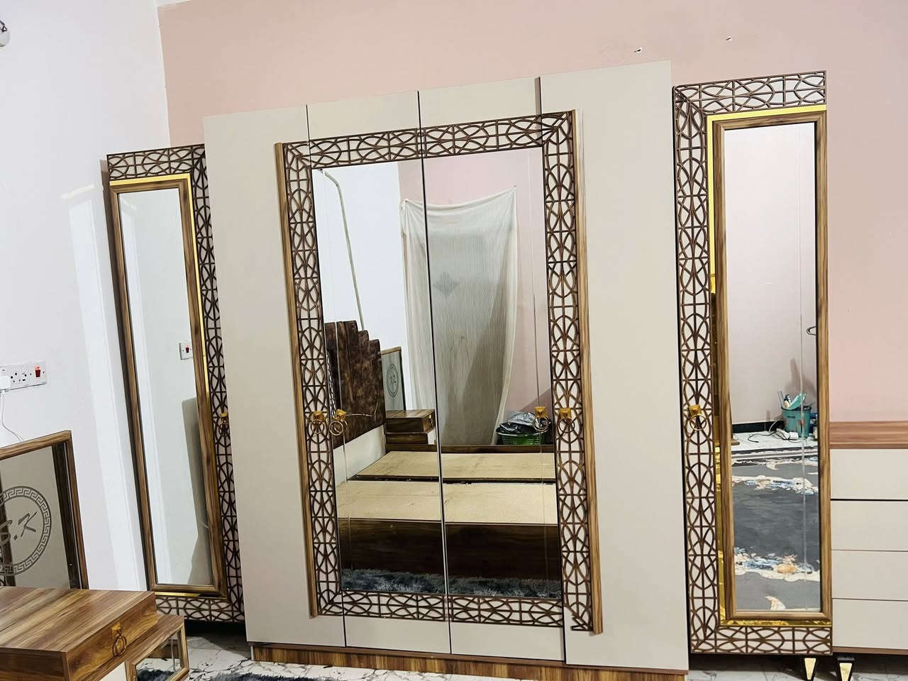 السلام عليكم غرفة تركية نضيفة كلش للبيع 9 قطع العنوان الاسكان الصناعي للتواصل الخاص موجود


**إذا كنت صاحب هذا الإعلان وتريد حذفه لأي سبب، رجاءا أرسل رسالة إلى الدعم الفني**