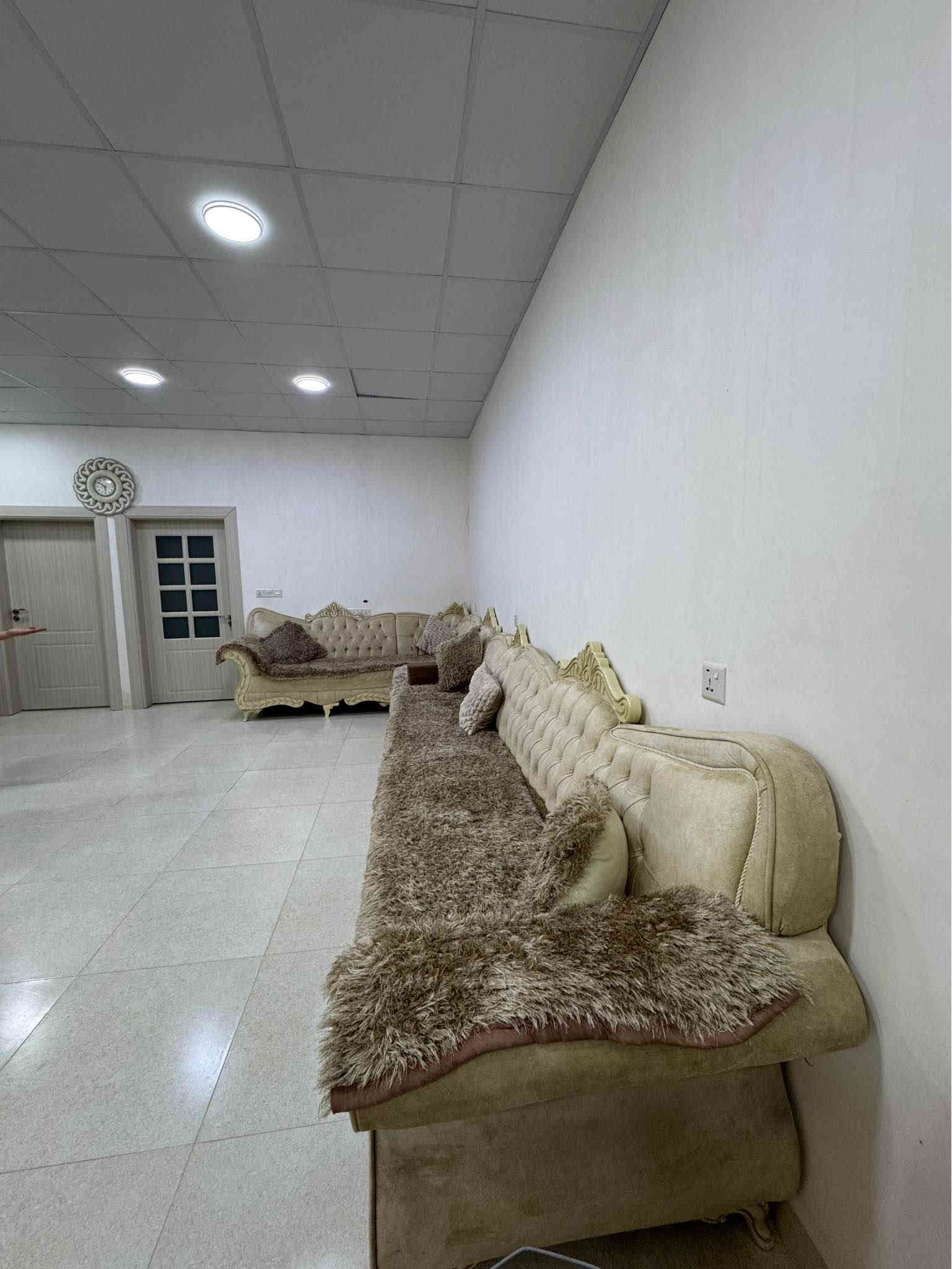 قەنەفەی 10 نەفەری کلاسیک بۆ فرۆشتن  زۆر پاکن 
لە سلیمانیم 
سحری 375 هەزار و مەجال
*********** السليمانية
