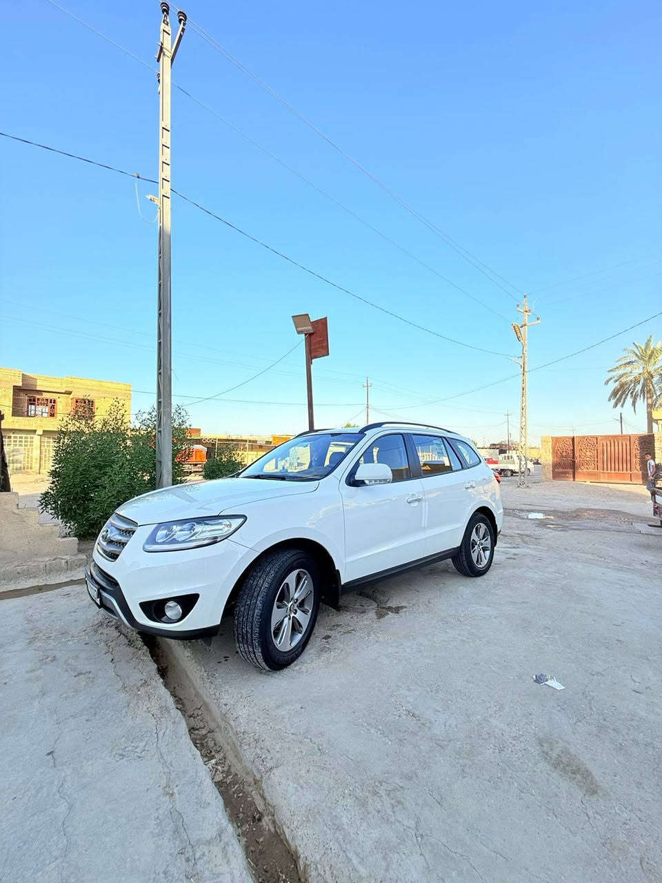 سلام عليكم سنتافي موديل 2012 خليجي فول مواصفات ماشيه 166مكفولة من الصبغ والضربة ما عدا جاملغ أمامي صبغ بدون دواخل السيارة  السعر 175 أي أستفسار الاتصال على رقم ***********
