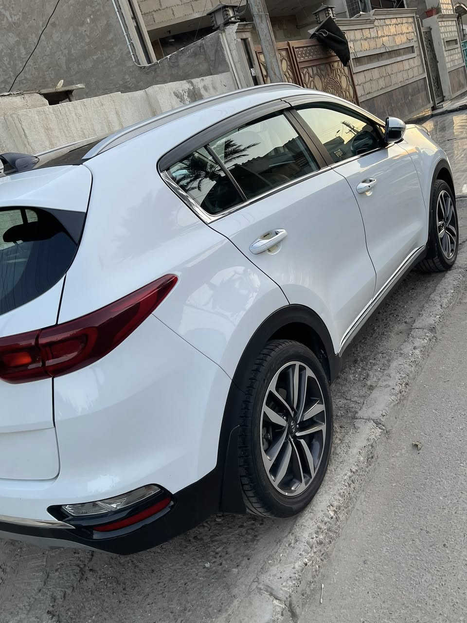 السلام عليكم
سبورتج ٢٠١٩ خليجي فول مواصفات ١/١ 
مواصفات GTLIN فول 
كفاله عامة من الصبغ والبارد 
بصمة 
بنوراما 
جنطة كهرباء 
سايد بريك بصمة
كشنات كهرباء
لايت زنون 
شاشة نفكيشن اصلية 
تبريد شاشه 
وبعد هواي مواصفات 
بيهه ماشيه ٨٥ الف رقم بغداد باسمي 
السعر ٢٠٠  بيها مجال بسيط لاتصال ***********
مكاني بغداد حي العامل
