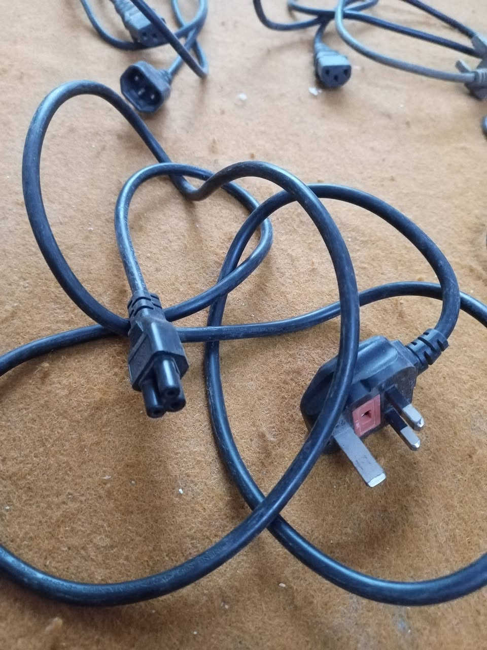 كيبلات حاسبه متنوعه جديده 
ابيعهن شلع


**إذا كنت صاحب هذا الإعلان وتريد حذفه لأي سبب، رجاءا أرسل رسالة إلى الدعم الفني**