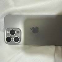 15 برو ماكس 256 بطارية 88 نضافه100‎%‎ شرق اوسط كامل الملحقات السعر 975...