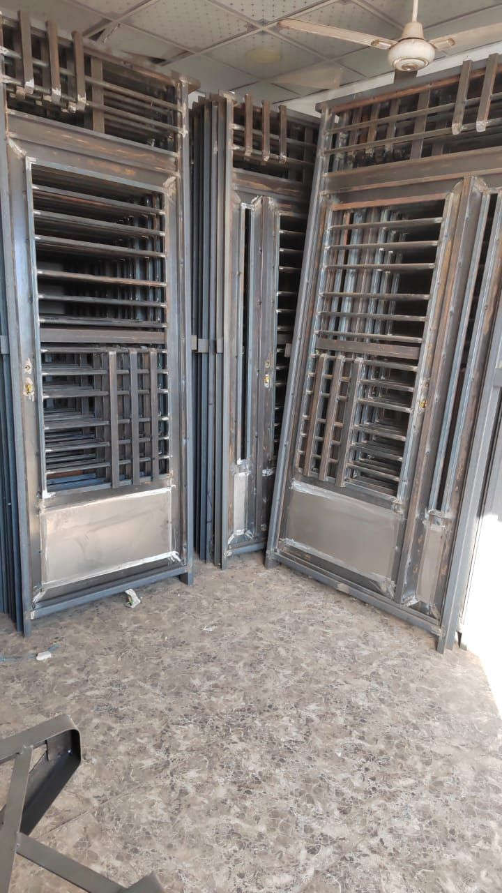 معمل حداد السلام بواب وشبابيك جملة فقط جنل ٣ مليم ونص ولا داخل مليم ونص شخل درجة ولة مكاني بغداد جملة فقط ***********
