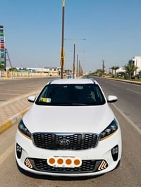 كيا سورنتو 2020 ابيض لؤلؤي  خليجي مكفولة كفالة عامة من ضربة وصبغ وبارد...