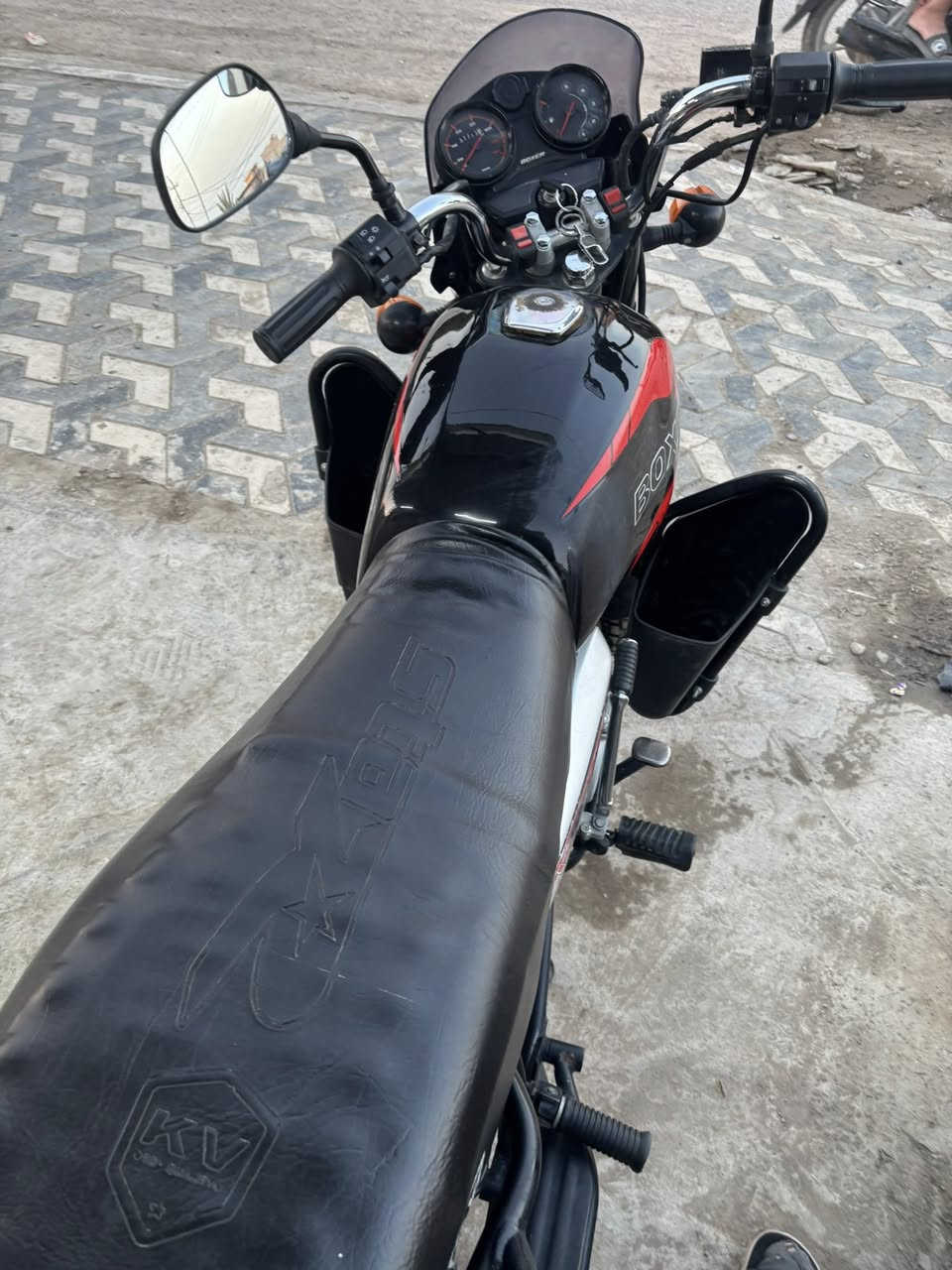 سلام عليكم دراجه بوكسر موديل 21 مكفوله دراجه رقم ديالى نكلزي  تحويل ثاني يوم  سعرهي مليون 800 الف بيهي مجال اي ستفسار اتصل ودلل مكاني ديالى قرب مطعم سامان السياحي ***********
