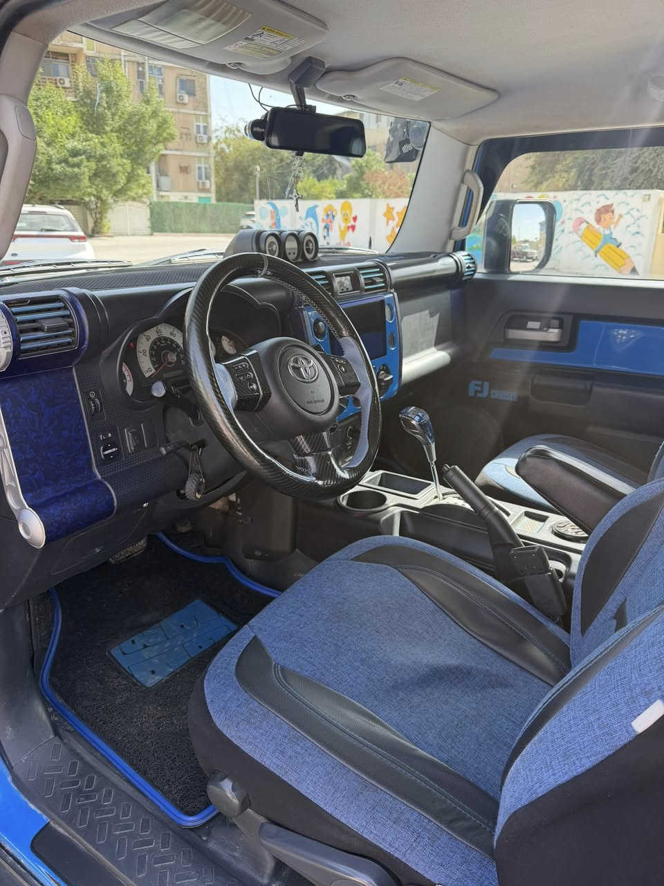 السلام عليكم للبيع فقط
لاندكروزر FJ موديل 2007
السيارة وارد امريكي وعليها بجم رانج بدون اي نقوصات
ضربتها جاملغ جهة السايق و محدثها من الداخل و من الخارج ومغلفها بلون 2020 للجمالية و عندي الصور مالتها قبل التغليف كلشي مابيها محرك 6 سلندر السعر 170$ ورقه وبيها مجال للطيبين … بيها اضافات جمالية من الخارج  و الداخل مالتها نظيف شاشه و كاميرة خلفيه و كاميرة  تسجيل امامي و خلفي و السياره باسمي
للتواصل : ***********
