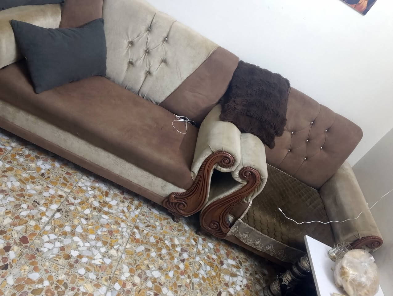 سلام عليكم.  غراض  مال بيت. بيع مستعجل. تخم قنفات عشر مقاعد.  عارضة 65 حجم  طباخ +مفرغة  براد ماء.  الخاص مفتوح


**إذا كنت صاحب هذا الإعلان وتريد حذفه لأي سبب، رجاءا أرسل رسالة إلى الدعم الفني**