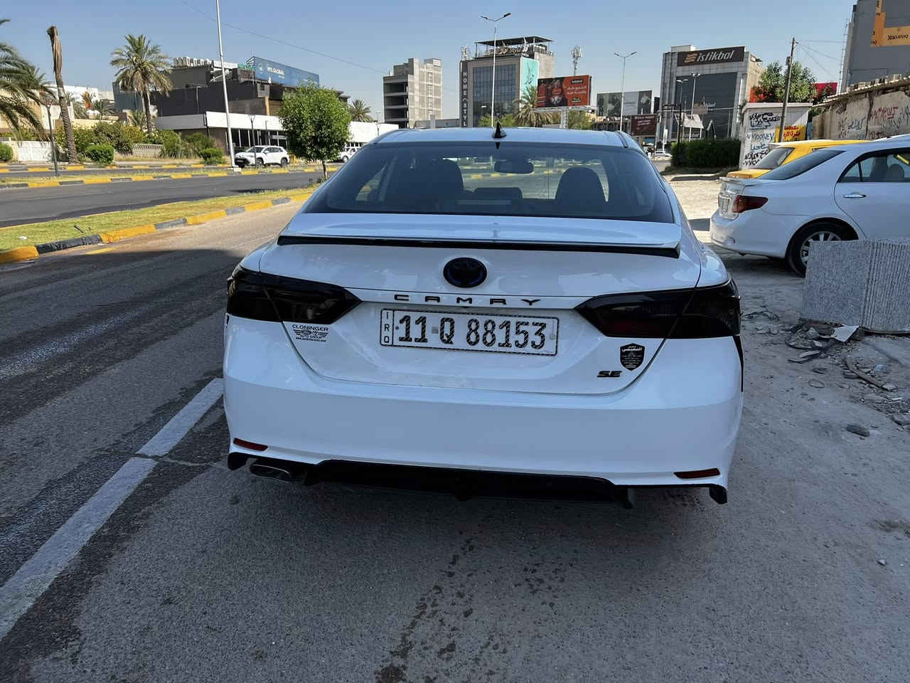 كامري موديل 2023 هايبرد حجم المحرك 2500 وارد امريكي حادثهه جاملغ وبنيد جهة اليمين وجاملغ خلفي جهة السايق ايرباكات كلهه سليمة مواصفات SE NIGHTSHADE تجي بيهه تطعيمات باللون الاسود 
بصمة كشنات جلد كشن السايق كهرباء رادار امامي وخلفي ونقطة عمياء 
تحديد مسار قيادة ذاتية كروز سرعة شفتات بالاستيرن
رقم بغداد الجديد
السعر 170 ورقة 
مكان السيارة بغداد الكرخ
للاستفسار 
***********
