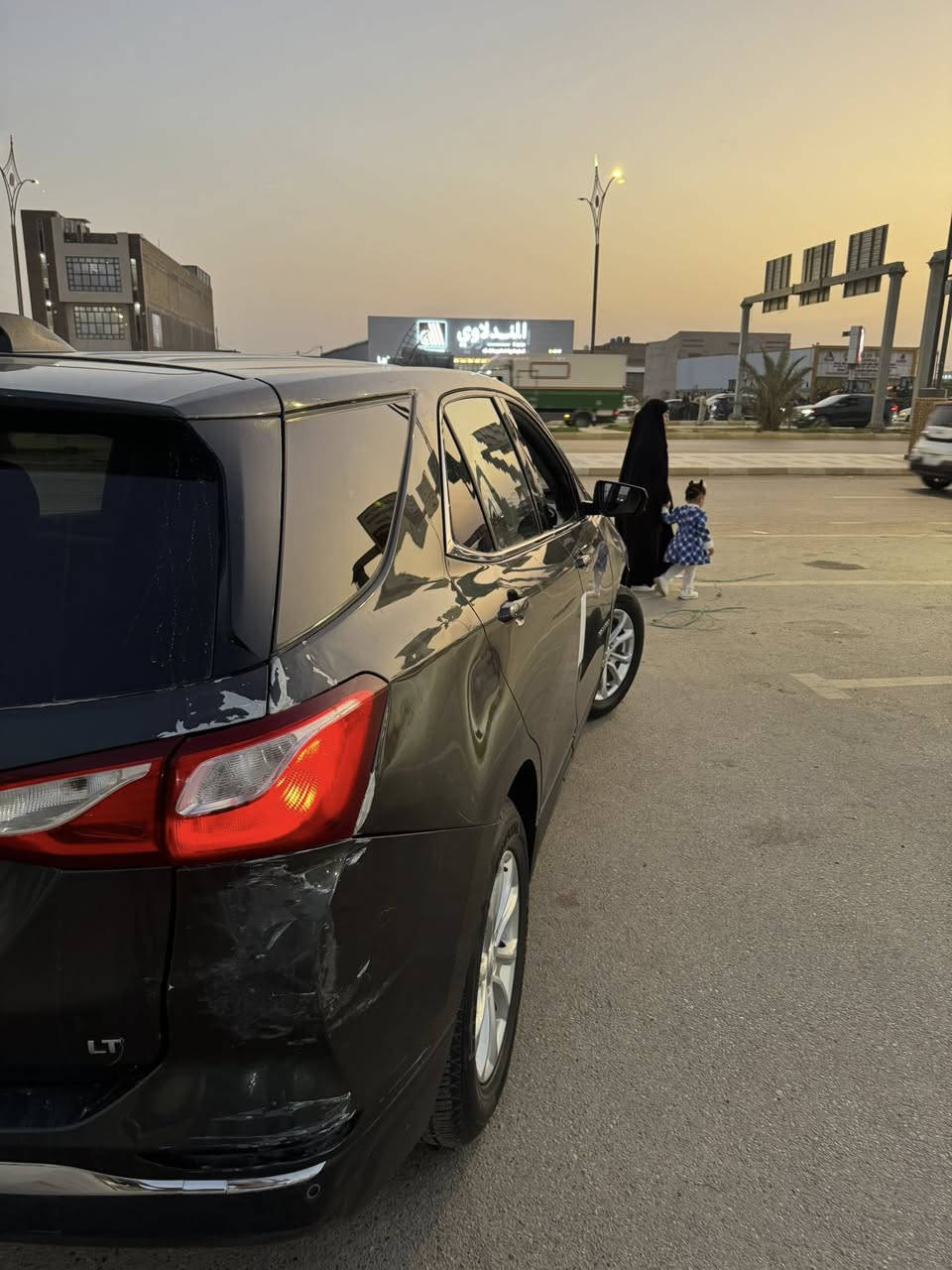 السلام عليكم شباب للبيع - شيفروليت اكوينكس )CHEVROLET EQUINOX.   LT
موديل : 2020

     السعر :  122$ وبيه مجال 

السياره ماشيه : 41الف ميل

المواصفات : 

4 سلندر  1.5L توربو

-لد نهاري 

-لايت زنون 

-كامرة خلفية 

-تبريد قطعتين 

-كشنات مخمل 

-شاشة لمس 

-سايد بريك بصمه

-جنطه شفط 

-مثبت سرعه

-مانع اصطدام

-كامره اماميه (رادار تثبيت مسار )

-3وضعيات كشن السائق

🔴 الحادث : مرفق بلمنشور جاملغ وبنيد بأمريكا وبلعراق صار بيها جاملغ ثاني صارت ٣قطع 

للأستفسار ☎️.  *********** واتساب وخط فيس مامتوفر
