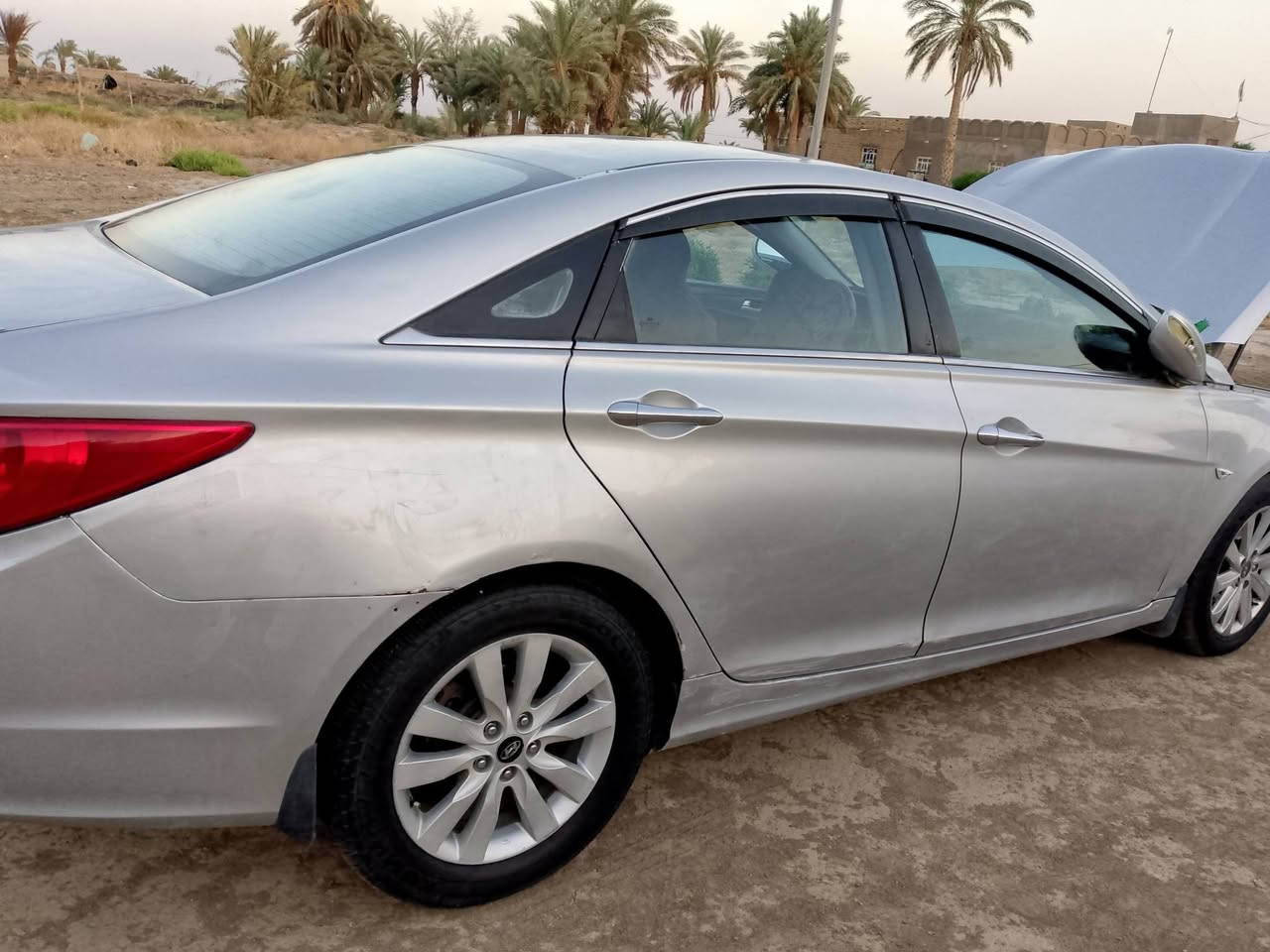 سلام عليكم سوناتا موديل 12وارد كوري 
السياره مصبوغه عام جماليه فقط وبيهاا جاملغ عكس السائق الخلفي بي معجون فقط والبافي كفاله 
تحكم ستيرن كرسي كهربائيّ اشاير بالمري مري شفط نطام بالمري شاشه كبيره ويل كب تبريد شغال السعر 103وبيهاا مجال رقم بابل بسمي مشروع وطني هزه جديده سنويه لل 27 العنوان الديوانية الحمزه الشرقي رقم الهاتف ***********
