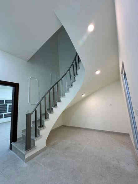 دار للبيع / طابو صرف ، المساحة 200 متر ، واجهة 10 ، نزال 20
بناء حديث كامل ٢٠٢٤ تسليم مباشر للمشتري ، يتكون من طابقين ، 
الطابق الاول : ( مطبخ ، هول ، استقبال ، غرفة نوم ، مجمع صحيات ، كراج ، حديقة )
الطابق الثاني ( غرفتين نوم ، هول ، سطح ) 
عرض الشارع امام الدار ١٠ متر / يطل على ساحة كبيرة
العنوان / حي الشهداء الثانية , شارع ٨٠ ، فرع كوفي الفانوس 
 للاستسفار / ***********
