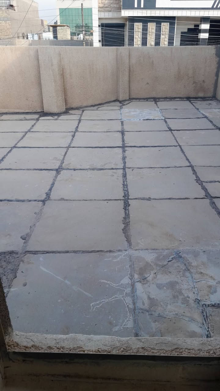 سلام عليكم ورحمة الله وبركاتة 
دار للبيع مساحة 108م  الواجهة 6 .. ونزال 18 .. يحتوي على  صالة ومطبخ وحولي حمام وغرفة..وغرفة ثانية فوق مع بيتونة كبيرة.. البيت في منطقة السيدية قريب على شارعين.. سريع دورة ..وشارع مخرج السيدية.. قرب مجمع السفير.. يوجد صور للبيت مع صورة موقع البيت بالكوكل... سعر البيت  360 مليون قابل للتفاوض.. وتعامل مع صاحب الدار لا مع مكتب دلالية..
رقم صاحب الدار  .. ***********
