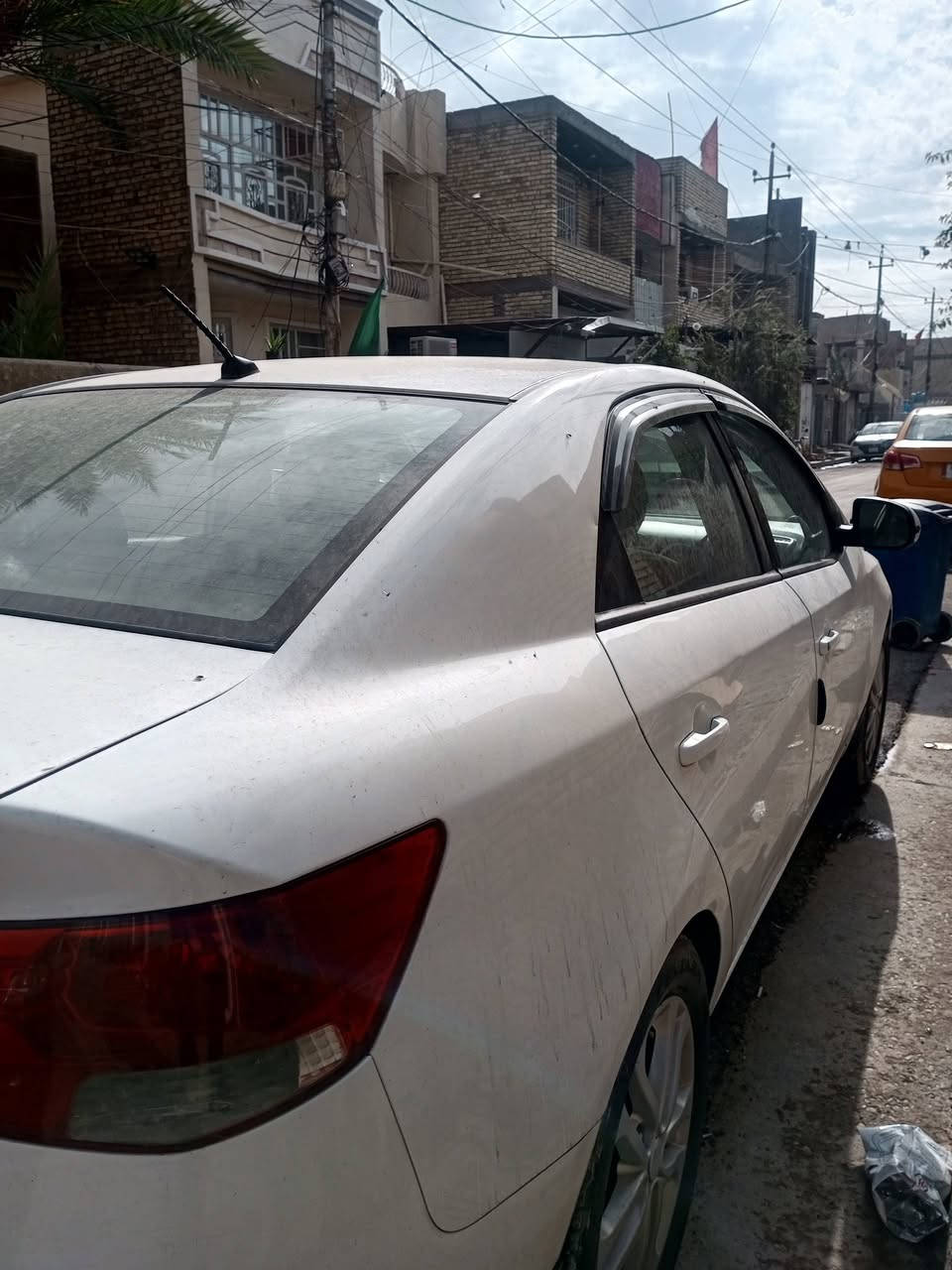 كيه سيراتو 2011 خليجي مكفوله من الضربه بيه رصعات كم رصعه محرك جديد 1600 فتحه سقف مري شفط ماشي 250 الف بيه معجون بل هلال لخلفي اثر خياس غير متواجد عل فيس *********** بغداد
