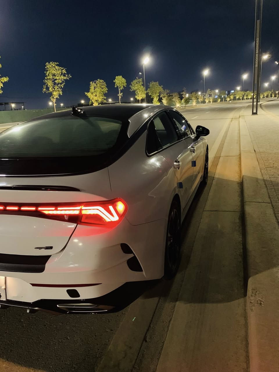 السلام عليكم كي فايف موديل 2022
مواصفات جي تي لاين فوول للاخير

1600 تيربو 

مواصفات 

بانوراما 

بصمه

كشنات تدفئة 

استيرن تدفئة 

شحن هاتف لاسلكي 

قياده ذاتيه ؏ الخطوط السريعه

هاند بريك بصمه

تشغيل عن بعد 

مثبت سرعه 

نضام ABS

مانع انزلاق حساس أطارات 

بك لايت ليد

شاشة

كامره دواره

الاسلكي 

شاشه اعطال

ويل كورم لونين

رادار جانبيه

مراقبة النقطة العمياء

رادار الخطوط البيضاء 

اشاير بالمري 

كشنات جلد احمر

مقعد للسائق قابل للتعديل كهربائياً

لايتات ‏3 عدسات 

نضام قياده أيكو + سبورت +سمارت +نورمال

بلوتوث + aux + usb

فول تحكم ستيرن

كير أوتو + عادي

ئوتو بريك 

‏ ‏الخريطة

ستيرن حرف. Led D +  زينون

توقف ذاتي عند الرجوع

صندوك بصمه

‏AUTO HOLD

تصميم خارجي رياضي

نظام الملاحة

مصابيح خلفية LED

مصابيح ضباب LED

لاسلكي Android Auto 

 

حادث :6 قطع صبغ 

  

السعر: 145 وبيها مجال 

الرقم ‭***********‬

واتساب ***********

مكان السياره بغداد البياع
