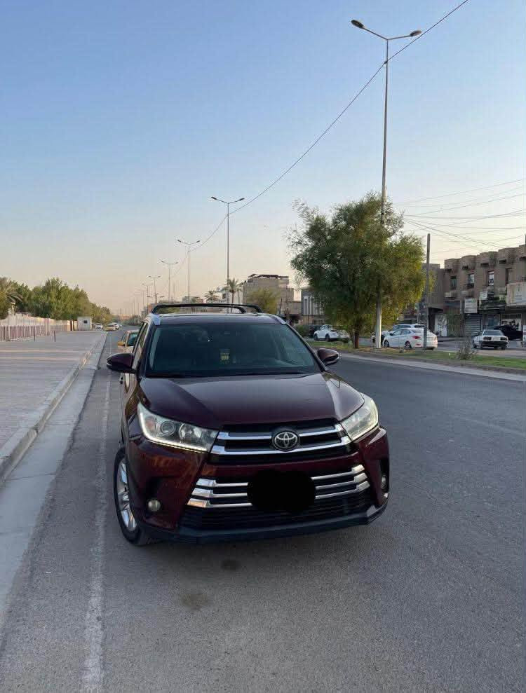 للبيع | تويوتا هايلاندر 2017 Limited وارد أمريكي
🔹 رقم بغداد باسمي
🔹ميموري خزن مقعد السائق
🔹 محرك V6
🔹 جنطة كهرباء
🔹 فتحة سقف
🔹 مقاعد جلد مع تبريد وتدفئة امامي 
🔹 تشغيل بصمة ودخول ذكي و ترحيب 
🔹 سماعات JBL (١٢ سماعة) 
🔹 كاميرا خلفية
🔹 حساسات أمامية وخلفية و جانبية 
🔹 رادار + مثبت سرعة راداري
🔹 ABS 
🔹 حساس الخروج عن المسار 
🔹 مقاعد سفاري منفصل 
🔹نقاط عمياء 
🔹هيتر مري جانبي 
🔹لد نهاري و كشافات 
🔹حادثها تبديل بنيد بلادي و جاملغ مصبوغ
🔹مانع انزلاق 
🔹Auto Stop 
(235$)
***********

