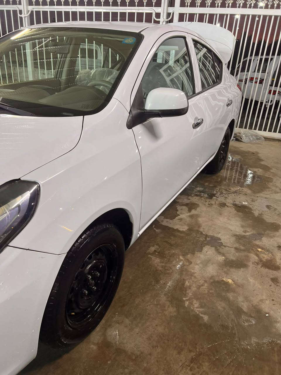 سلام عليكم سني هندي ام بليته زرك سياره ماشيه قليل مكينه كير تبريد صدر كله مكفول تخم  تاير جديد باتري جديد منضومه زنون سياره بيها جاملغ ايمن وايسر مبدلت جاماليه فقط قديمات بيهن بارد محلو راقم بغداد باسمي تحويل ثاني راقم جديد سنويه 30 سعر 100 وبيها مجال قليل مكاني بغداد سونار موجود راقمي ***********
