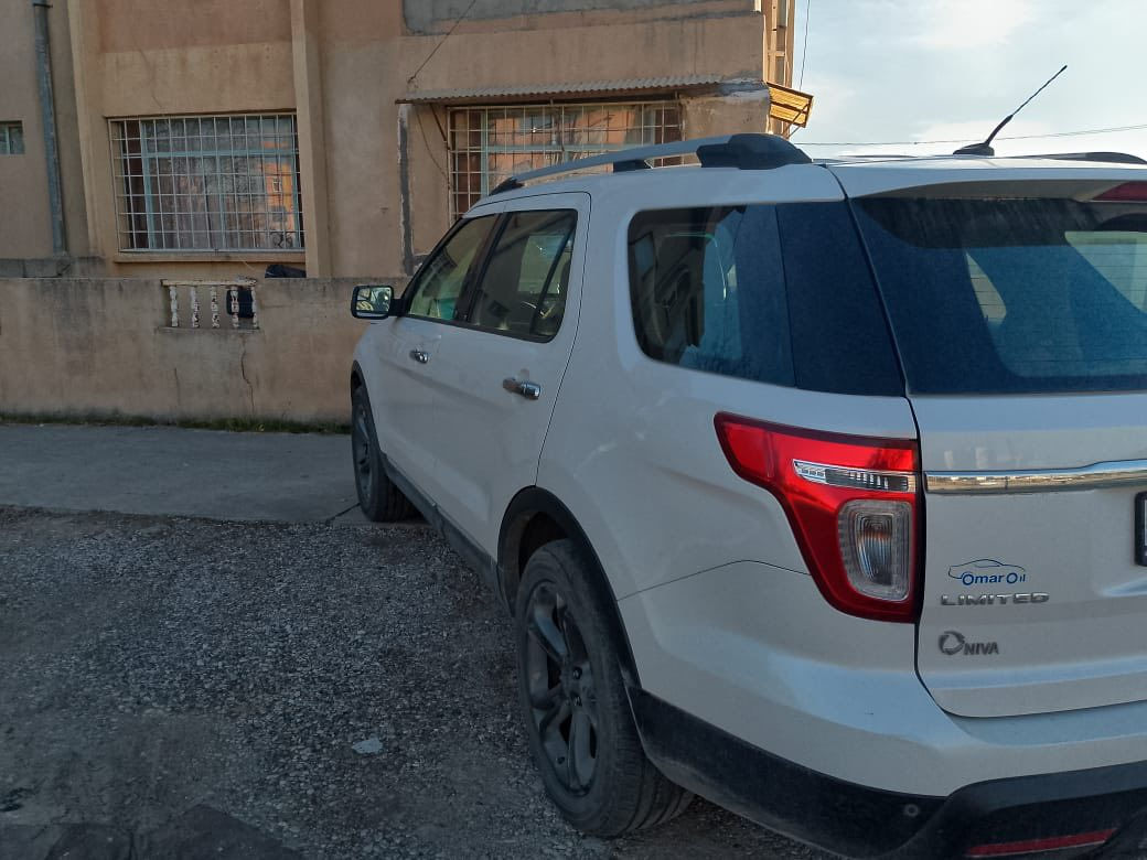 سياره فورد اكس بلور
موديل 2013 فول مواصفات 
واحد عل واحد 
والاستفسار اكثر اتصل عل رقم الهاتف ***********
