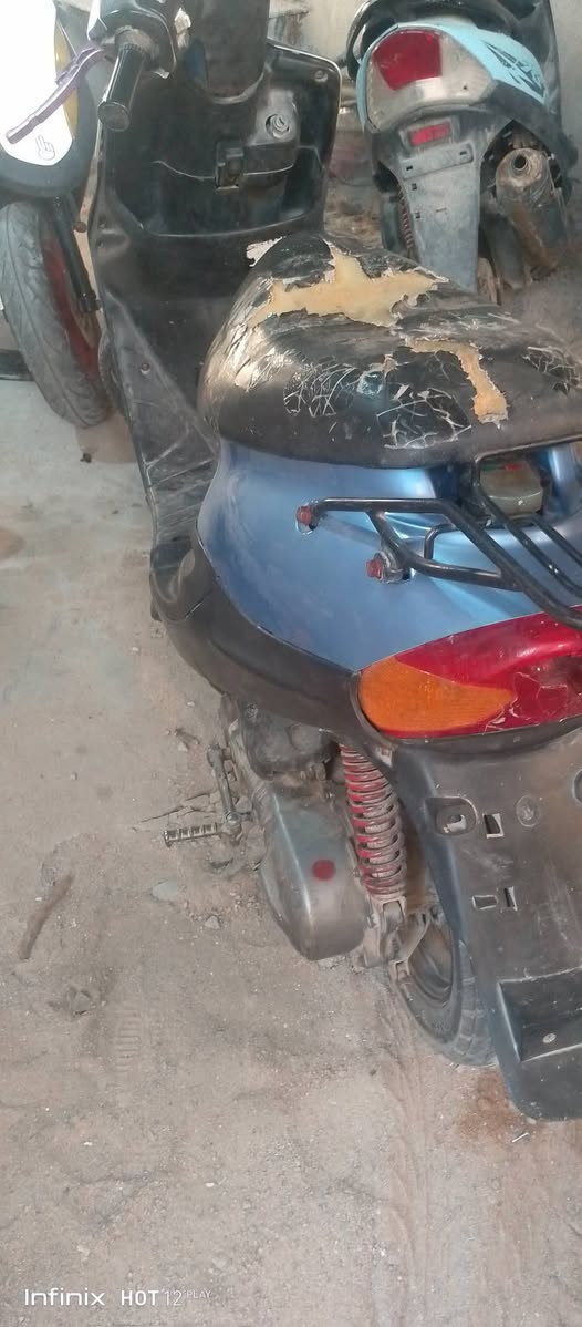 سلام عليكم دراجة تسعه زروف
دراجه شرط نضافه كدام عينك نكره وحده اشتغلت من صبح
مكينه مال رمبا مجفته مره وحده بوشه وبستم حوش نوعيه 
كابريته جديده موجوده كفراته لبلاد بس تعبانات كهربائياته كله شغاله سعر 350 بيه مجال رقمي ***********
