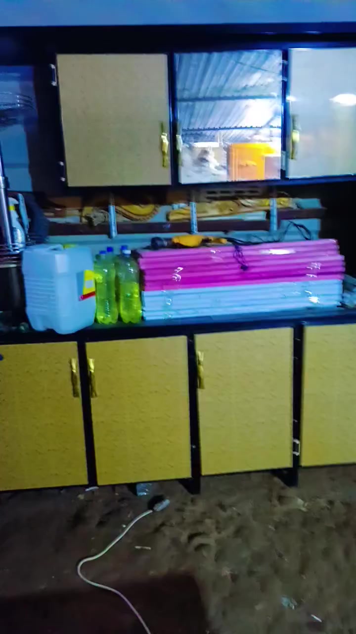 يوجد لدينا مواد منزليه في معرض ومزاد البركه العنوان كاطون الرازي شارع الحولي مقابيل الجملونات ***********
