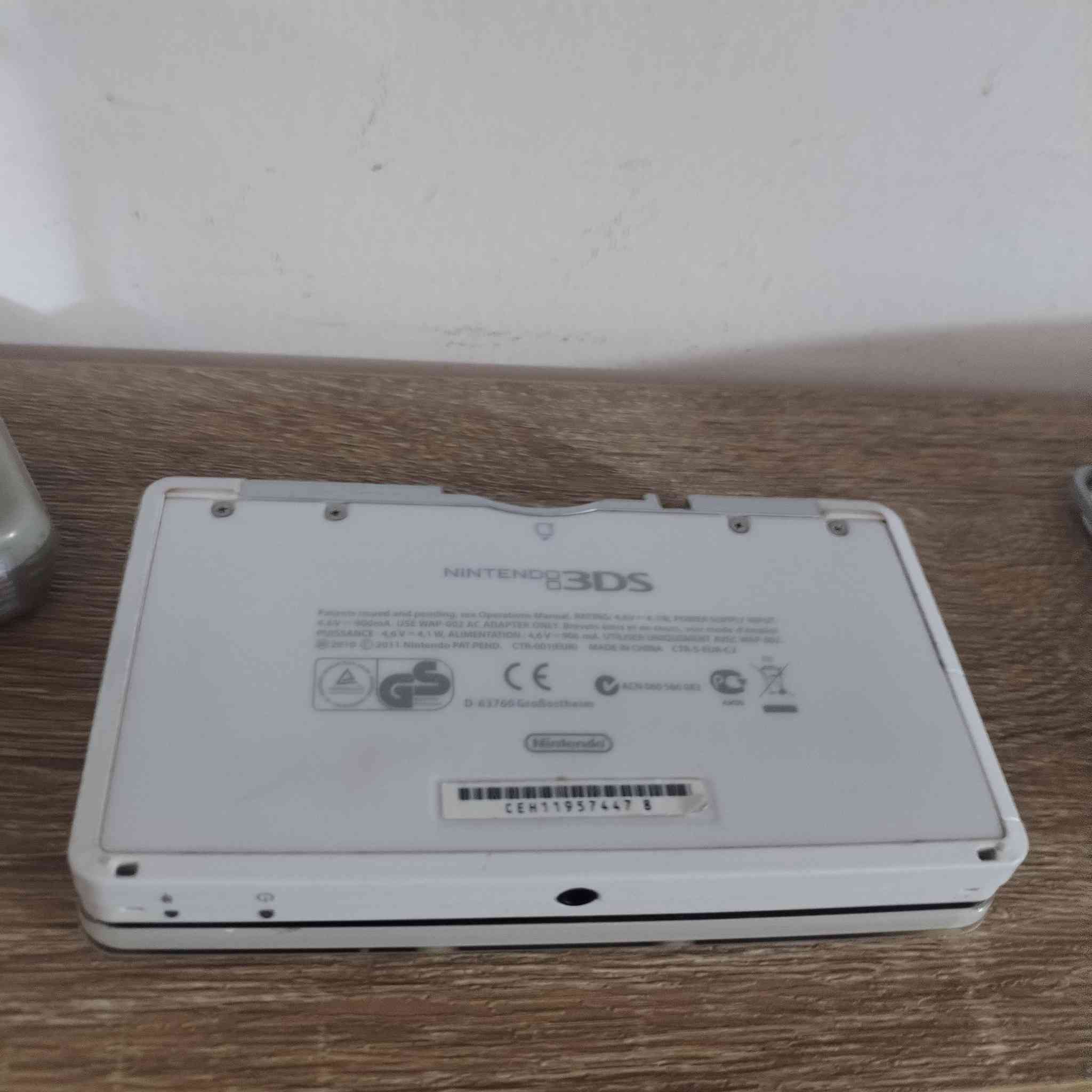 3ds للبيع
يجي وياه شاحنته الاصلي ورام ٣٢
ممهكر
ب١٢٥
ما متوفر توصيل


**إذا كنت صاحب هذا الإعلان وتريد حذفه لأي سبب، رجاءا أرسل رسالة إلى الدعم الفني**