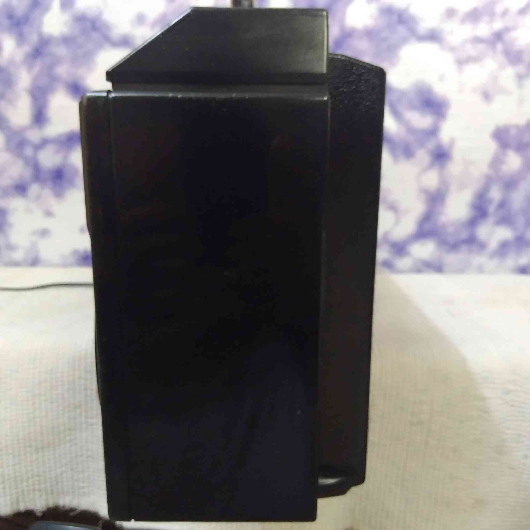 جهاز ماركة سانيو
صناعة يابانية اصلي 
راديو 4 موجات بي FM
مسجل شغال 
مدخل اواكس AUX 
 *********** واتس اب 
التوصيل داخل العراق فقط
