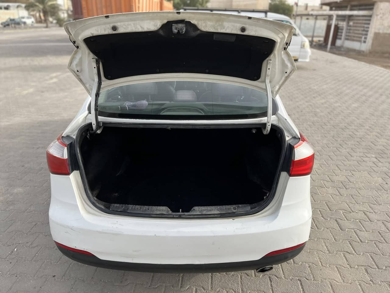 سلام عليكم

للبيع سيراتو 2014 

مواصفات:

تبريد قطعتين 

تحكم ستيرن

محرك1600

ويل كروم 

اشاره بالمرايه

كير ومحرك سليمات 

تبريد منضومه جديده كامله

حداديه نصف عمر 

تايرات جدد 

ضرر السياره موضح بصور السونار

رقم اربيل انگليزي "وكاله او مداور"

السعر:115ورقه  

مكاني النجف الاشرف /حي ميسان 

رقم📞***********
