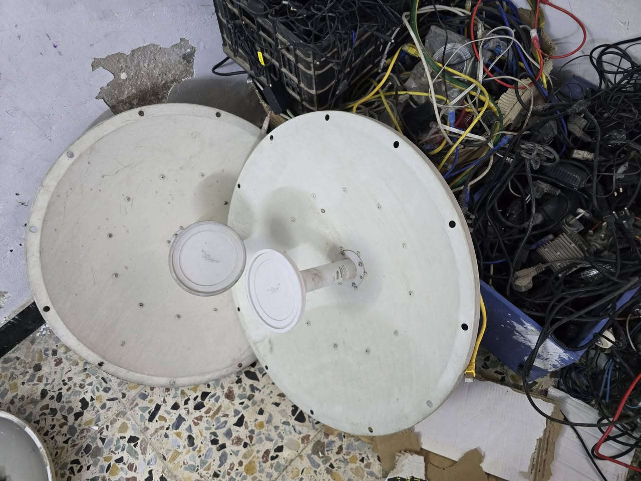 السلام عليكم غراض انترنت
دشات 32 هايبر
دشات 30 ubnt
لنك 912-6G
لنك ميموسا B5
ميموسات 24 c5c
سكترات 120 ubnt مع 912 
سكترات 90 ubnt مع 912
سكترات 2.4
1036 بلص
تحويلات DC
سيسكو DC
بوربيم ISO
بوربيم m5 400
912
باتش بنل ١٦ بورت
باتش بنل ٨ بورت
محولات باتش بنل
بورسبلاي 
912 تردد 6000
سيسكو 2950 بورتين كيكا 
بور بردج m5
عاكسه مكزما 900
عاكسه مكزما 1500
دعسوقات بث
اومني ومتل
اير فايبر 5u متضرر الكفر
باتش بنل ٨ بورت كيكا
بورسبلاي 
انجكترات 1 كيكا مع المحولة
راك ١٥ يونت بدون أبواب
محولات ايرفايبر اصلية 50V
محولات كيكا بيم وروكت Ac اصلية 1 كيكا 

يوجد توصيل كافة المحافظات
*********** وتساب
***********
