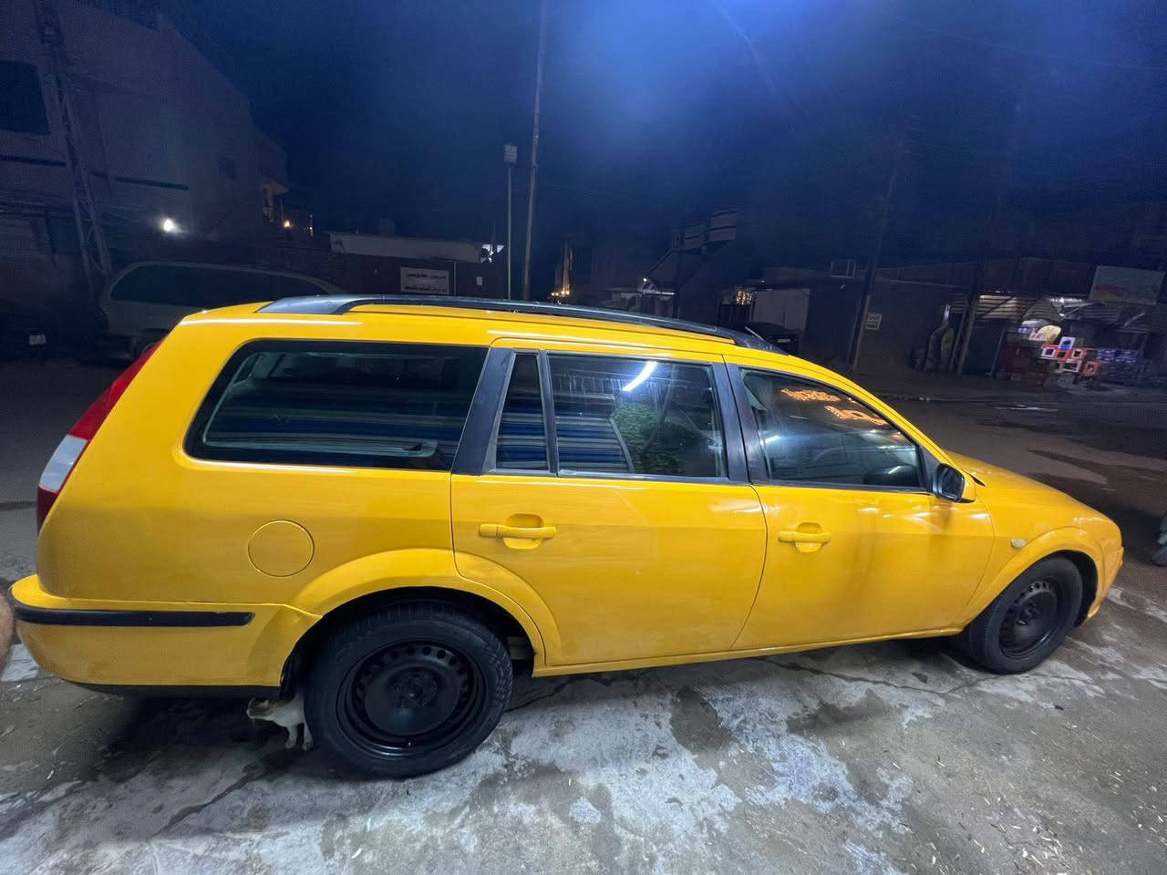 من رخصة الادمن المحترم فورت مونديو موديل 2007 سياره جاهزه منكلشي محركه وكير مكفولات شوف عينك سياره بغداد انكليزي تحويل مباشر امصفره سنويه مجدده 30 مصبوغ عام صدر امامي وخلفي جديد بس يردلهه تبريد سعرهه 45 وبهه مجال لشراي هاتف *********** بي ويت ساب موقع سياره بغداد حي شهداء البياع قرب اسواق جدو بغداد, العراق
