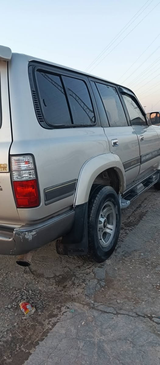 سلام عليكم لاندكروزر موديل 95 كفاله ماعده الكير يأخر بس نمره الثانيه ونوب ينمرطبيعي  الله شاهد تجي وتفحص المكينه البلاد 6سلندر كابريتر خير من الله سنويه منتهيه انتهت بشهر 2 السياره جديده بعده عضم  مكاني القرنه وهذا رقمي بس واتساب الخط واقف ***********
سعر 70وبيه مجال وبلخدمه
