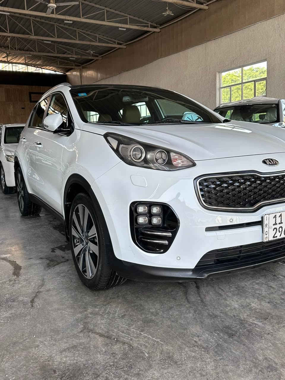السلام عليكم
كيا سبورتج 2019 خليجي 

رقم بغداد انكليزي

عداد المسافه 90  الف 

المواصفات
محرك 2000 دوش 
بصمه ابواب وتشغيل 
سقف بونراما 
كشنات الاماميه  كهرباء 
داخل جلد 
شاشه
كامره خلفيه 
حساسات امامي خلفي 
سايد بريك دكمه 
اوتو هولد 
درايف مود وضع قياده
فول تحكم ستيرن 
داخل وخارج زينون  
مجموعه اصوات JBL
تبريد قطعتين
بك لايت لد
مري شفط + اشاره 
كشافات زينون 
ترحيب عند الاقتراب
اريل انفكيشن 
زراكات لايت 
وبعد بيها مواصفات 
***********
بغداد الكرخ
