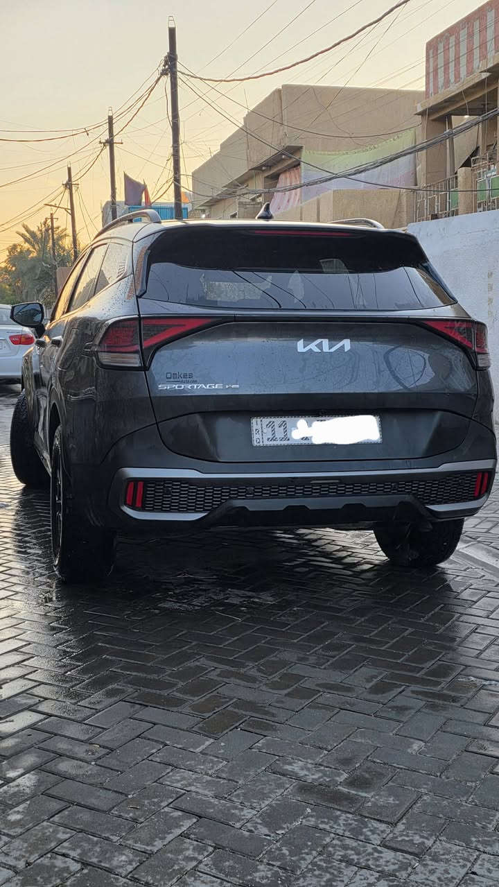 الموديل: 2024 Kia Sportage X-Pro
معروفة مواصفات ال x-pro وكلشي موضح بالصور والحادث والسونار

نوع السيارة: SUV دفع رباعي (AWD)

ناقل الحركة: أوتوماتيكي 8 سرعات

القيادة: دفع رباعي AWD (Active AWD)

المحرك: 2.5 لتر 4 سلندر بنزين (GDI + MPI)

شاشة معلومات وترفيه: 12.3″

دعم: Apple CarPlay & Android Auto

تكييف هواء أوتوماتيكي

بانوراما 

كاميرا خلفية + حساسات ركن

مقاعد مريحة ونوافذ كهربائية

نظام تثبيت سرعة ذكي (Smart Cruise Control

ماشية 23119
رقم بغداد 
 السعر / 23500 
العنوان / بغداد
***********
