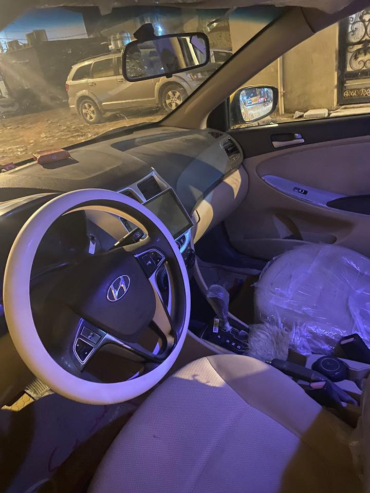 سلام عليكم اكسنت موديل 2013 بيه جاملغ وبعيد والباقي كفاله لونه الأصلي رصاصي خليجي السياره كلش حلوه ومرتبه احلى من الصور مكينه 1600 كير حداده تبريد تخم تاير كهربائيات كله جاهز تحويل ثاني يوم مكاني بصره سعر 75 مستعجل عله بيعته رقم الهاتف ***********
