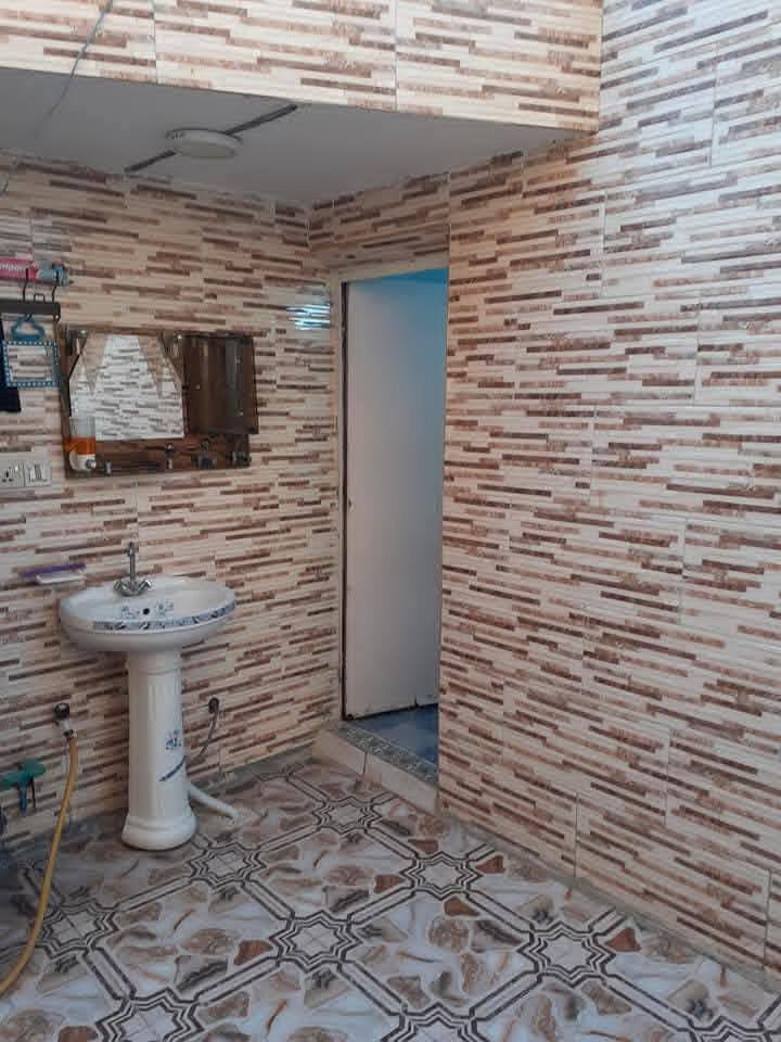 سلام عليكم بيت للبيع زراعي مساحه ٢٤٠متر العنوان النجف كوفه سهله وقريب عله منطقة شبيلي وقريب عله جسر الإمام علي تصال عله رقم ***********
