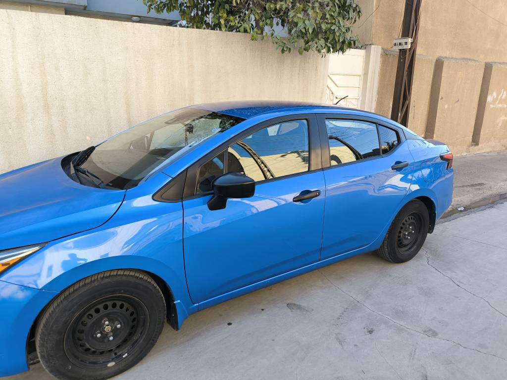 Nissan versa 2020 
ماشية 160.000km قابلة للزيادة 
حادث الوارد مرفق بالصور حادث سطحي بدون اي دواخل و ايرباك سليم 
3N1CN8DV6LL831600
وتقرير السيارة مرفق
قطعتين صبغ بونيد وجزء من جاملغ سايق +هلال سكن خلفي بارد وجزء من باب خلفي بارد 

المحرك بشرط بدون تبخير وصرف 

الكير بشرط سليم وتبديل دهن الكير بانتظام من مركز totachi sevice erbil والوصولات موجودة

للتواصل ***********
المواصفات :-
نظام تشغيل بصمة وقفل ذاتي وخروج ذكي
نظام تحديد السرعة cruise control 
تنبيه الخروج عن المسار
تتحكمات ستيرن 
شاشة بلادي+ Bluetooth +AUX
كاميرا خلفية مع حساسات بلادي 
نظام توقف ذاتي (مانع اصطدام)
تحكم مرايا جانبية كهربائي 
ايرباك محيطي عدد 10 srs
بريك abs ومانع انزلاق

تبريد بشرط
تايرات جديد
صدر جديد
سنوية 2027 بدون غرامات 
كوبون بانزين موجود 
سيارة جاهزة متحتاج تصرف عليها 
120$وبيها مجال ان شاء الله كركوك, العراق
