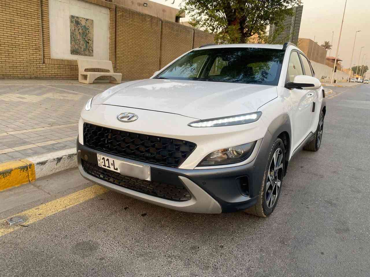 HYUNDAI KONA LIMITED 1/1. 🤍ابيض
هونداي كونا لمتدد موديل 2022 
فول فول مواصفات محرك ١٦٠٠ توربو 
رقم بغداد الدولي باسمي تحويل ثاني يوم 
السيارة جديدة اخت الزيرو ماشية 27mi فقط 
حادث السيارة جدا بسيط بدون ايرباك فقط بداية البنيد وجاملغين سرقة الامامية بدون دواخل شواصي لغود راديترات بواري التبريد كلها مكفولة بلادي رقم الشاصي مع الصور والسيارة مسويلها سونار وين ميعجبك تفحص إني حاضر  بيها كم نقص بسيط ينزل من سعرها واني حاضر 
مواصفاتها:  فتحة سلايد روف /كشنات جلد /تدفئة  بالكشنات/كاميرات 360 / حساسات امامي خلفي /شاشة ديجيتال/ بصمه تشغيل + بصمة ابواب+ صندوق  /شحن هاتف وايرلس/كامرا دوارة / شاشة كبيرة/ابل كار بلي + أندرويد اوتو /كشنات كهربائي /تشغيل عن بعد/رادارات أمامي وخلفي وجانبيه/ايقاف ذاتي/ويل كب كروم الحجم الكبير / بكلايت لد/اشاير بالمري/تدفئة  بالكشنات/ تحديد مسار/ نظام ايكو +سبورت + سمارت/هند بريك بصمه /اوتو هولد/ رادار امامي /قطعتين تبريد/ تبريد بيانو مناخين منفصل/مراية اوتودم/ شاشة اعطال /حساس اطارات/اريل نفكيشن/ وياها بصمتين السيارة وبعد بيها مواصفات 
السيارة موجوده في بغداد - الوزيرية
 السعر 162 $ وبيها مجال 
الهاتف واتساب  ‭***********  ☎️📞
ابو علي
