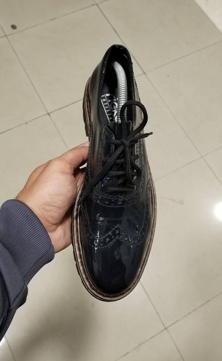 حذاء بروغ من رايكر 
اصلي وكالة اورجنال 
بالة اوربي نظافة 💯 
قياس 41 طول القدم 26 سنتيم 
أرضية طبية مريحة للقدم 
قطعة راقية كجول ورسمي 
الحجز على خاص 
أو مراسلة واتساب ***********
توصيل لكل محافظات العراق
