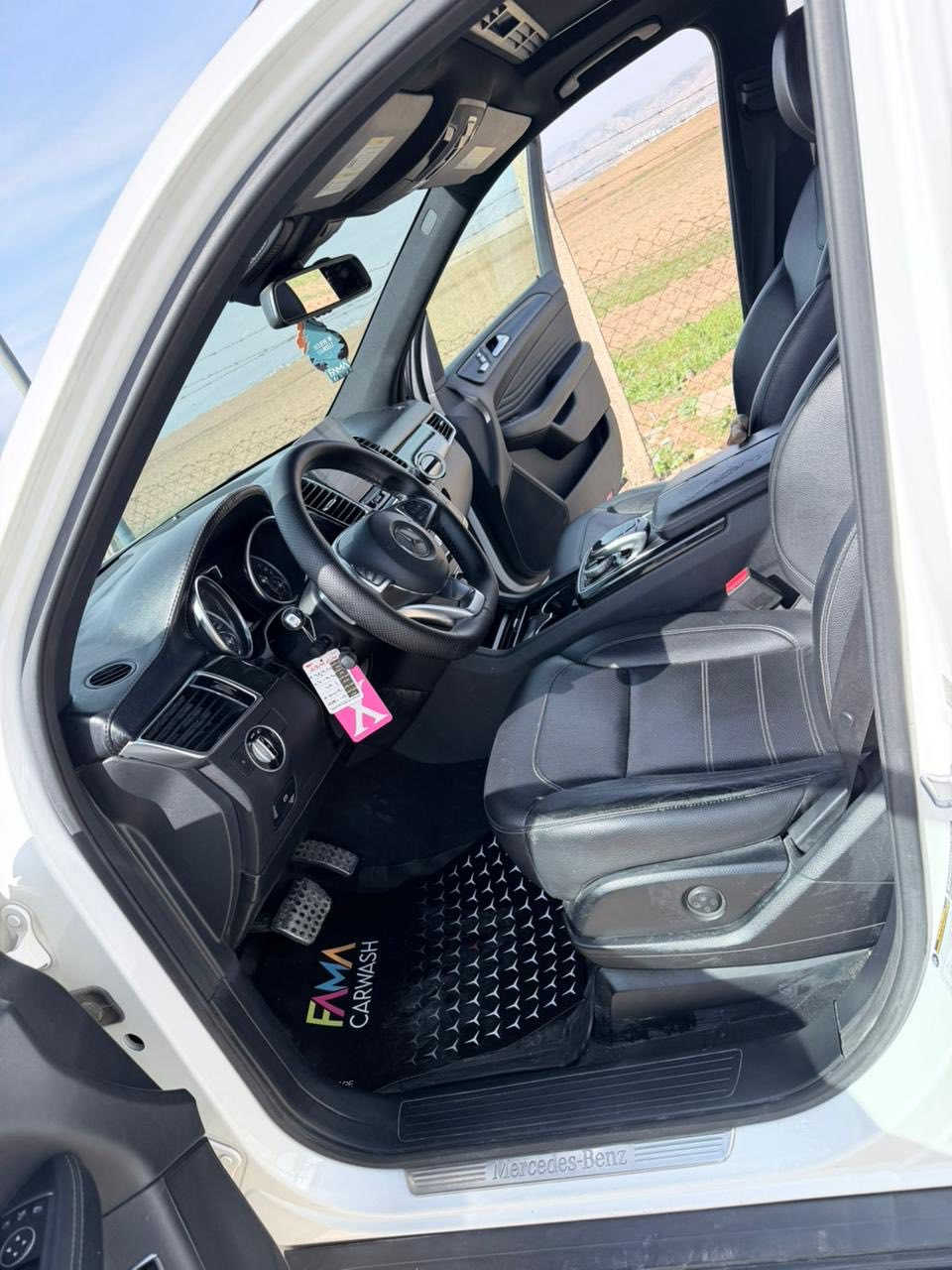 موديل 2016 السعر 225$بيها ثلاث قطع بولند وجاملغات  داخلة كلين هنا الحادث ايرباك راجع سستم شركة كات AMG فول سلايت عدا بانوراما العنوان بغداد كرادة رقم الهاتف ***********
