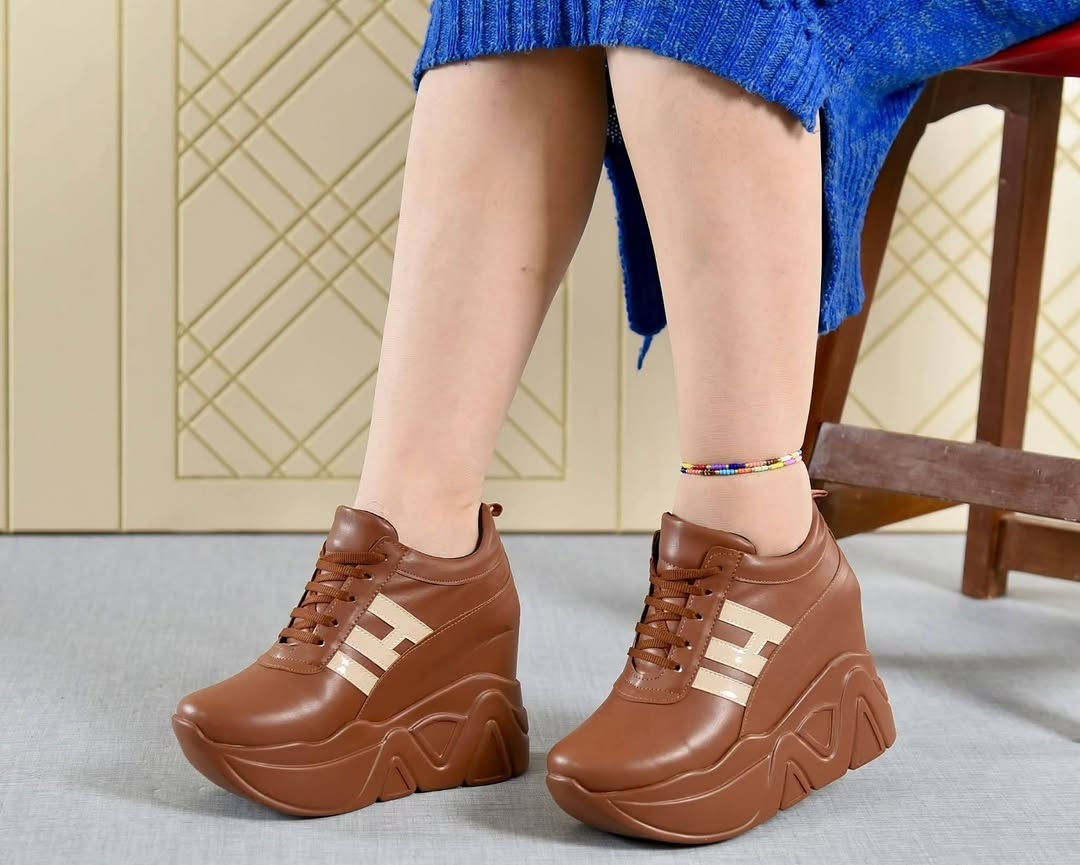 رياضي كعب داخلي ارتفاع 11cm الاكثر راحة 
Size 36 37 38 39 40 41 
للحجز مراسله الصفحة او الوتساب *********** 
يوجد خدمة توصيل لجميع المحافظات
