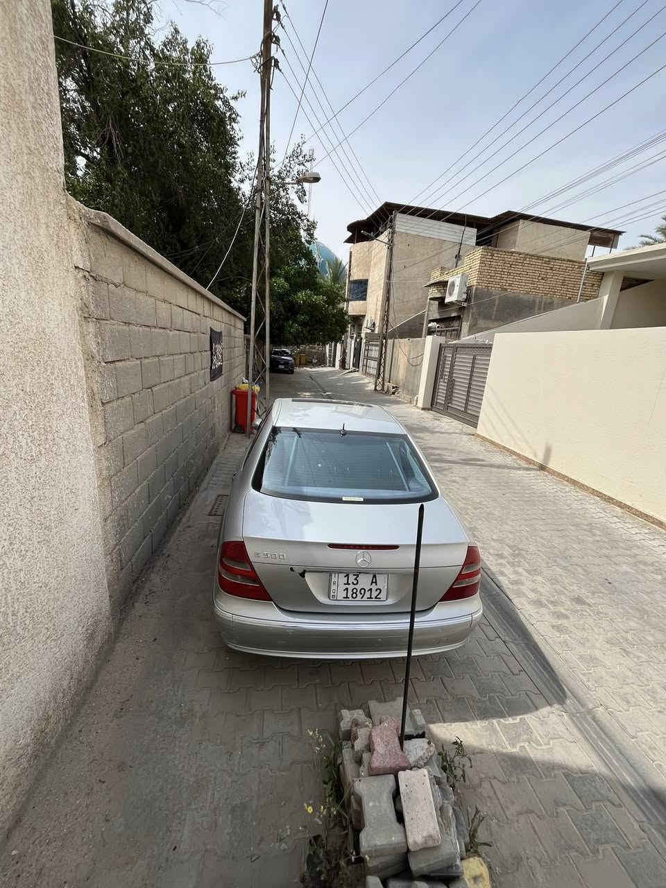 السلام عليكم 

E500 v8

مكينه كير مكفولات
داخل كلش نضيف 
حداده خلفيه جديده
حداده اماميه نضيفه فقط القمه جهه السايق تعبانه
تبريدها شغال ونعمه من الله مرات يفصل بسبب الطلقه
تخم تاير جديد توني شاده
سلايت شغال
السياره بيهه بنيد مجورد ودعاميات 

رقم ميسان نكليزي جديد

مكاني بصرة

السعر 125 وبيهه مجال
***********
