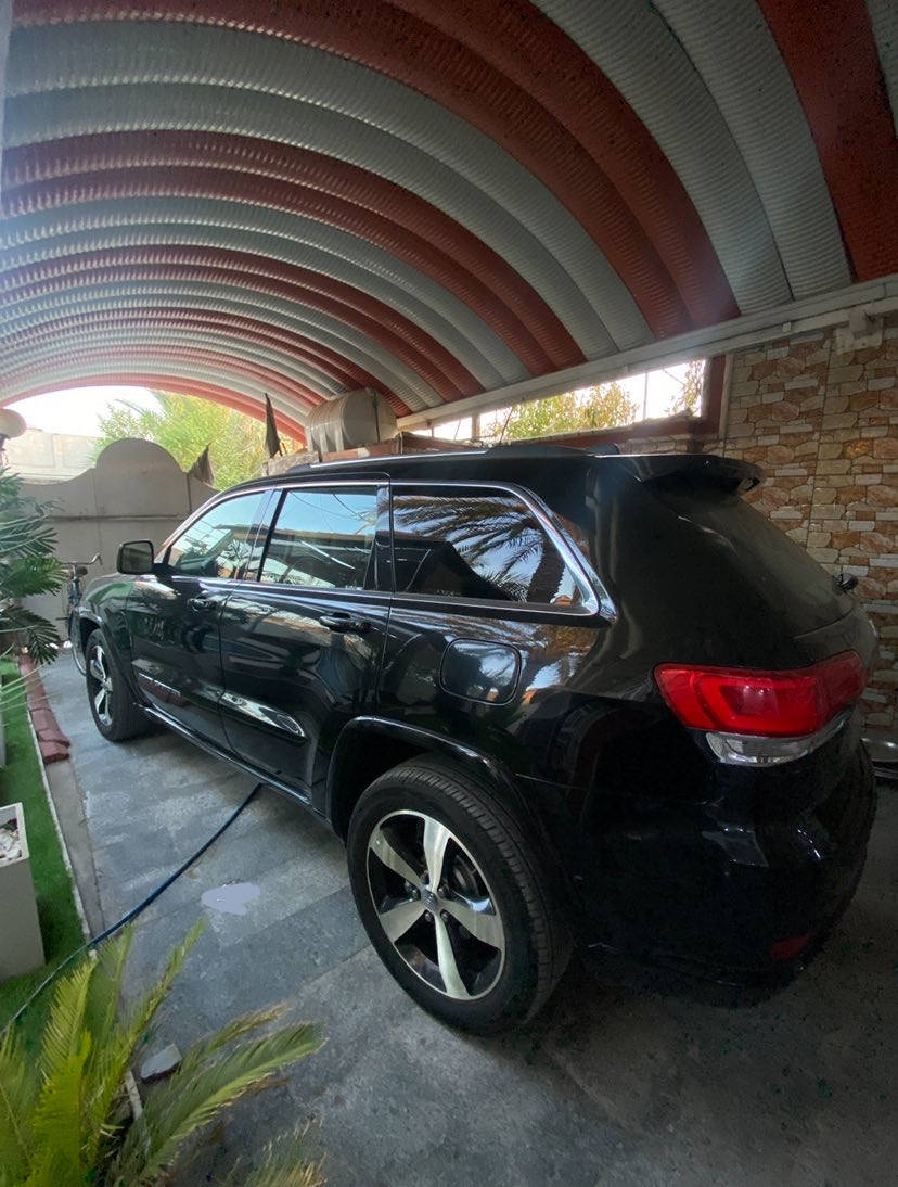 السلام عليكم
المركبة   :  جيب گراند شيروكي 

موديل   : 2018

الفئة  : شيروكي 

الحادث : تم أرفاق صور الحادث في المنشور

الايرباك : أيرباك كفاله ولا ايرباك طاگ

الرقم     : بغداد الماني حرة

المواصفات :

✅محرك 3600 ( 6 سلندر ) عليه أدامه كامله 

✅اللون اسود 

✅شاشة چبيره

✅تحكم مقود

✅داخل بيجي

✅كامرة خلفية

✅رادار توقف ذاتي عند الرجوع تلقائياً

✅بصمة أبواب وجنطه

✅رادار انطفاء المحرك عند الوقوف تلقائياً

✅مقعد السايق كهرباء 

✅حساس خلفي 

✅ويل كب قياس 20

للأستفسار الأتصال / ***********
